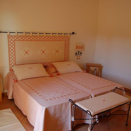 Hotel Aldiola Country Resort Сант'Антоніо-ді-Галлура Екстер'єр фото
