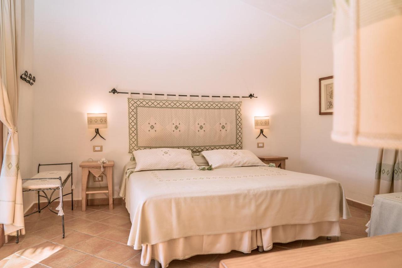 Hotel Aldiola Country Resort Сант'Антоніо-ді-Галлура Екстер'єр фото