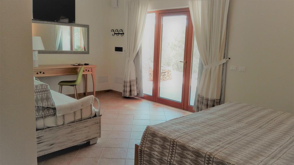 Hotel Aldiola Country Resort Сант'Антоніо-ді-Галлура Екстер'єр фото